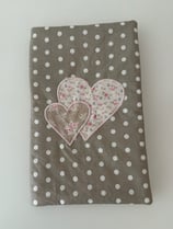 Windeltasche taupe mit Herzen