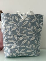Shopper Eisblau mit Blättermotiv