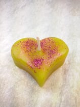 Bienenwachskerze Teelicht Herz mit Glimmer