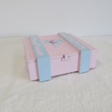 Holzschachtel mit rosa Herz