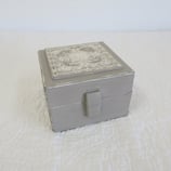 Holzdose mit Ornament