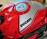 グラフィックステッカー DUCATI パニガーレ V4 タンク