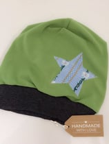 Beanie grün mit Sternapplikation