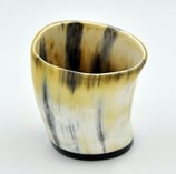 Gobelet en corne polie B