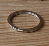 Anneau plat de porte-clés 25 mm finition nickel