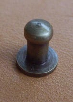 Bouton de col vieux laiton taille 1