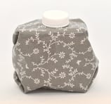 Blumenmuster fein auf grau