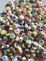 Letterbead Rund „weiss Bunt mit kleinem Loch"