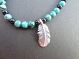 Halskette mit Onyx, Türkis und Silberfeder und -Verschluss  44cm