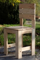 Chaise, dossier droit