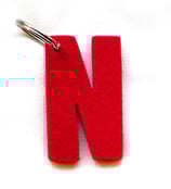 Obesek za ključe v obliki črke N