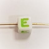 Perlina CUBO Lettera E 6mm foro passante