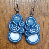 Orecchini Charlotte Pendenti Colore Azzurro / Petrolio