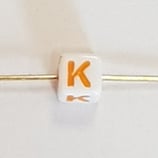 Perlina CUBO Lettera K 6mm foro passante
