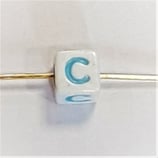 Perlina CUBO Lettera C 6mm foro passante