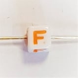 Perlina CUBO Lettera F 6mm foro passante