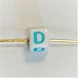 Perlina CUBO Lettera D 6mm foro passante