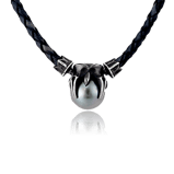 Ledercollier mit Anhänger in Silber und einer Tahitiperle aus der Gremlin Männerschmuck Kollektion der Goldschmiede OBSESSION