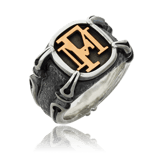Herrenring in Silber mit Monogram in Rotgold aus der Gremlin Männerschmuck Kollektion der Goldschmiede OBSESSION