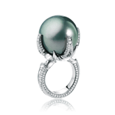Ringmodel "Gremlin" in Platin mit Brillanten und Weltgrössten Tahitiperle von der Goldschmiede OBSESSION Zürich und Wetzikon
