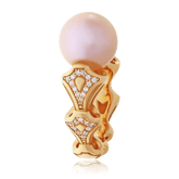 Cocktail-Ring in Rotgold mit einer Süsswasserperle und Brillanten aus der Eternity Kollektion der Goldschmiede OBSESSION in Zürich und Wetzikon.