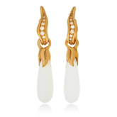 Kreolen in Rotgold mit Mondstein als Einhänger und Brillanten aus der Mermaid Kollektion der Goldschmiede OBSESSION Zürich und Wetzikon