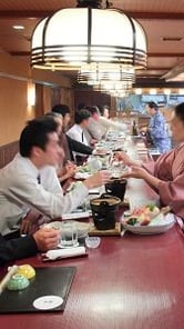 クリックで店舗紹介ページに移動します