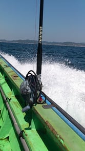 帰りの船から。自慢の深海魚用釣り具一式。