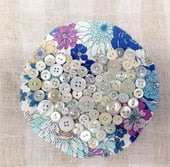 全体にボタンを縫い付ける