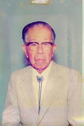 創業者　老川賢吉