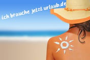 Rücken einer Frau mit Sonnencreme auf dem Rücken