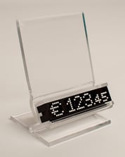 TAXOM 800 Info Display, transparent, mit einem TAXOM 800 Preismodul schwarz