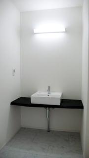 古材の洗面カウンター