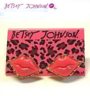 Betsey Johnson　リップピアス