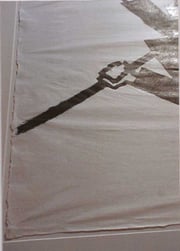 Einrahmen lassen; Grafik punktuell mit Weiss-Leim fixiert