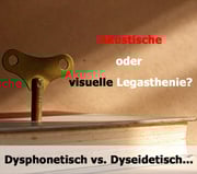 Symbolbild: Aufziehschlüssel in Buch