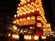 365個の提灯を点けた夜車山