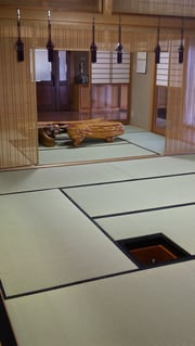お茶の炉八畳の間