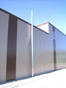 Abgasanlage von Öl-Heizung an Fassade Fisa AG, Kaminbau