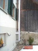 Abgasanlage von Pelletheizung an Fassade Fisa AG, Kaminbau