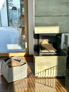 Kaminholzkorb in hellgrau