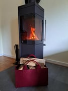 Kaminholzkorb in bordeaux