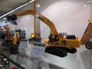 Komatsu PC490 von Universal Hobbies 1:50