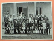 Volksschule, mittlere Reihe 3. von links