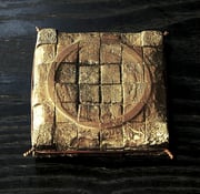 "Face - vestiges (痕跡)  (K-58)"　　　　　t.1.5x9x9cm / bronze / 1999