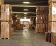 13000平米の巨大倉庫