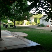 Gîte à la Gare: vue de la "Marquise" sur lee jardin