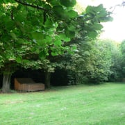 Gîte à la Gare: Le transat collectif bien à l'ombre