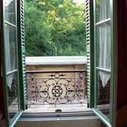 Gîte à la Gare: vue du salon sur la "Marquise"