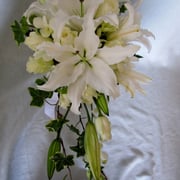 商品番号：WB-25　　商品名：キャスケードブーケ　　25,000円（税込）